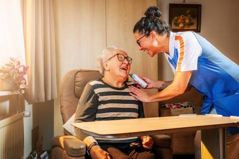 Zoek je vacatures in de zorg? Bekijk al onze vacatures in de ouderenzorg in regio Limburg!